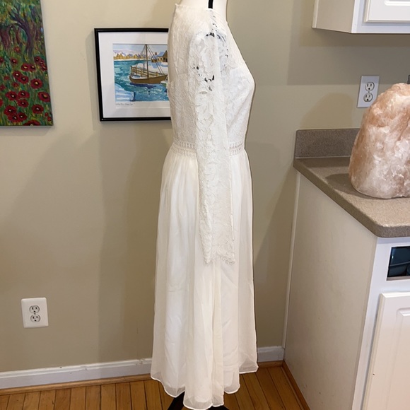 NWT Truth and Fable Women’s White Lace Keyhole Back Dress - Size Small - Picture 7 of 11